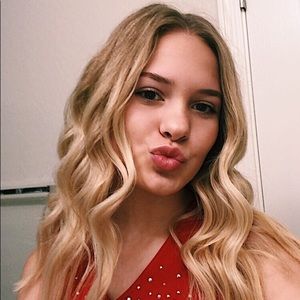 Meet your Posher, Hilary